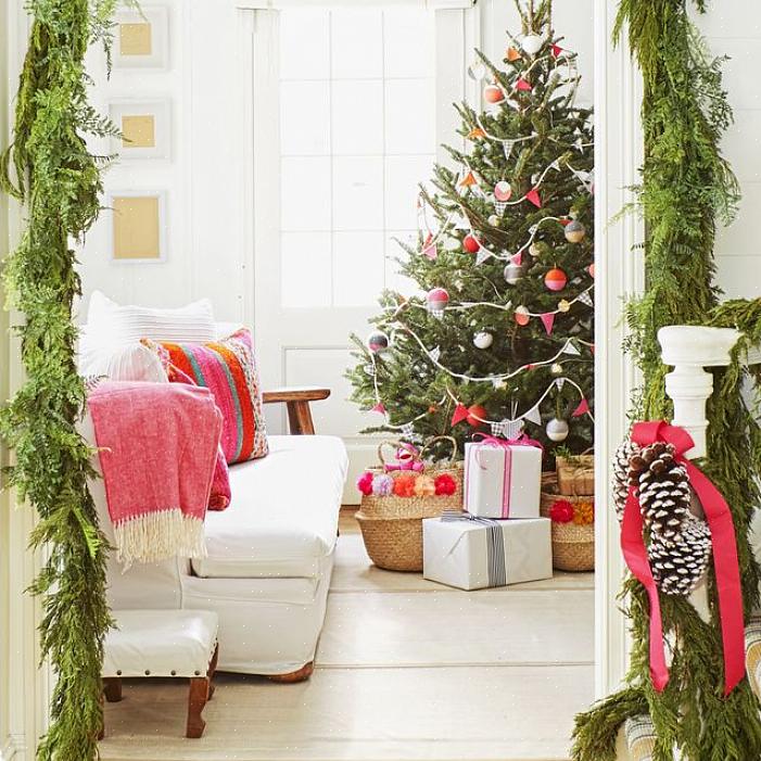 É natural que você pense em escolher um tema para decorar sua casa no Natal