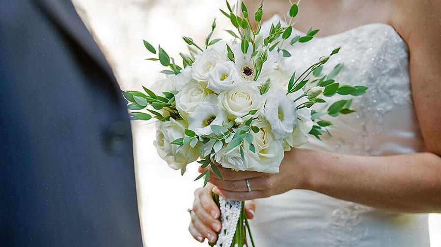 Você pode querer usar uma tussy mussy como seu buquê de casamento ou como buquês de damas de honra