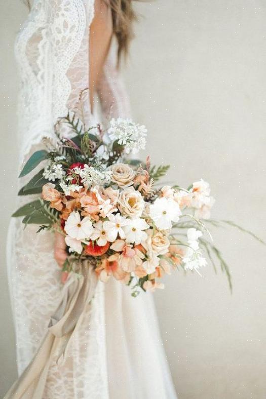 Das flores silvestres como formas de estender o orçamento floral do seu casamento