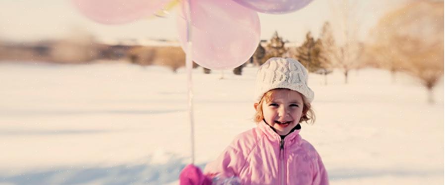 Organize uma festa de aniversário com tema de trenó ou reúna algumas famílias para um Dia de Neve de Domingo