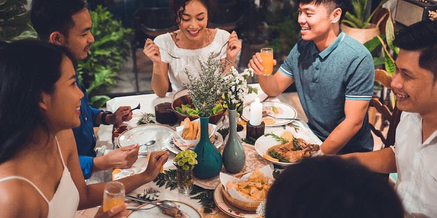 A família ou os vizinhos podem oferecer uma festa surpresa de inauguração para os novos proprietários