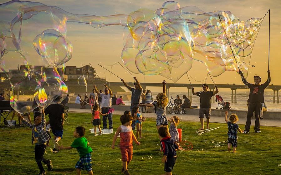 Aqui estão algumas sugestões para uma festa de aniversário de boliche que não esteja presa na sarjeta