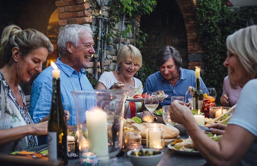 Considere ficar em casa ou ir a um restaurante em estilo buffet