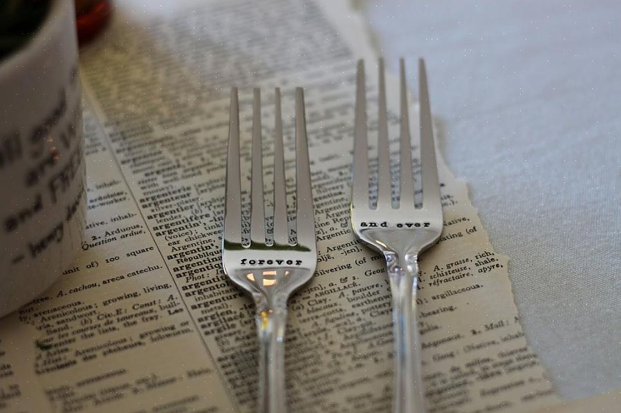 Símbolos do 20º aniversário de casamento para ajudá-lo a escolher os presentes de porcelana ou platina