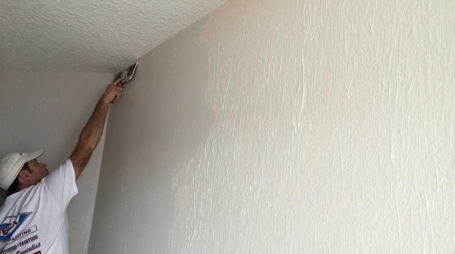 Crie seu próprio material de textura de parede barato diluindo o composto de drywall com água