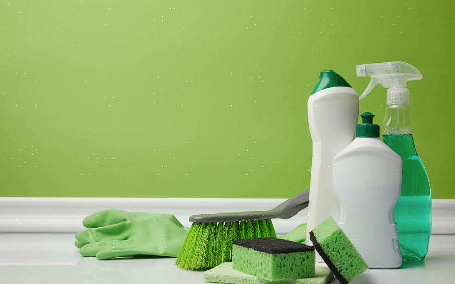 A limpeza ecológica pode cair no conceito de usar um produto de limpeza verde ou limpar sua casa