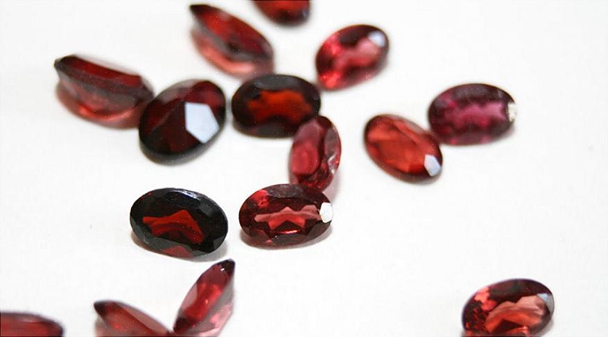 O nome Garnet vem do latim Granatum para romã porque a cor desse cristal lembra as sementes da fruta da romã