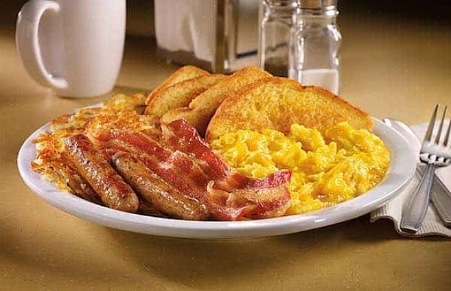 O Denny's espera que você mostre uma identidade militar antes de poder obter o café da manhã gratuito