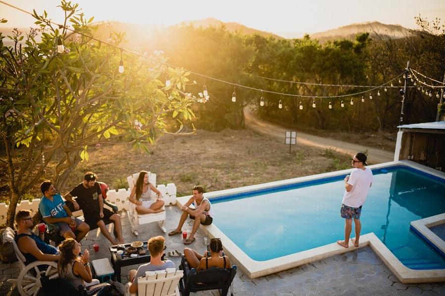 A beleza de uma festa na piscina é que é uma espécie de tema de festa por si só