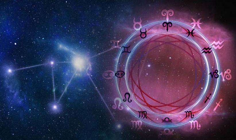 Existem dezenas de maneiras de usar o espaço da parede para manter as coisas fora das gavetas