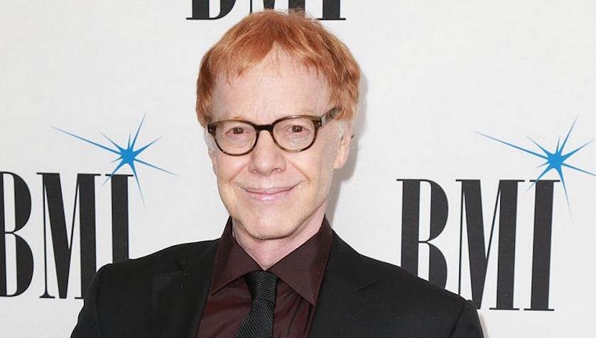 O compositor Danny Elfman se casaram em uma cerimônia silenciosa à luz de velas em 29 de novembro de 2003