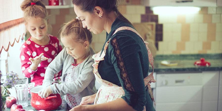 Crianças em idade escolar podem aprender a dobrar roupas