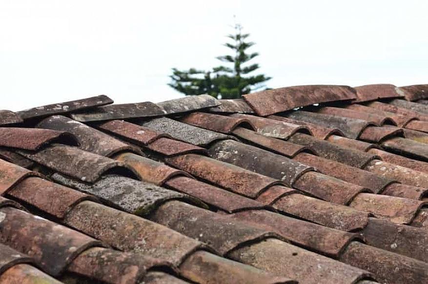 Também há flashing para os tubos de ventilação sob o material de cobertura