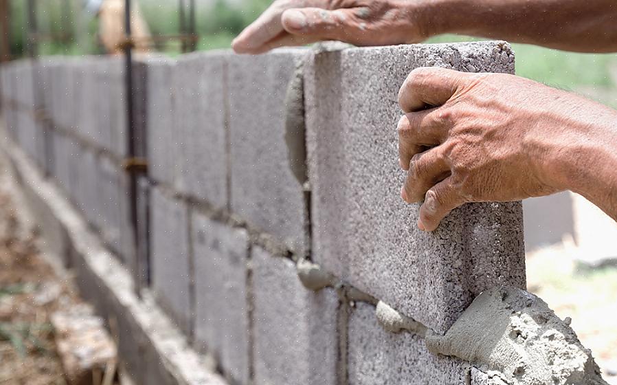 Para cortar um bloco do muro de arrimo ao meio