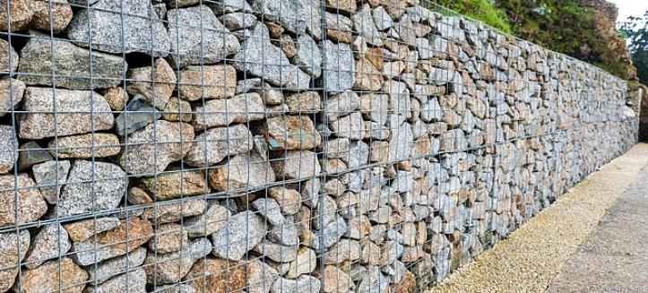 As pedras usadas para construir uma parede de pedra