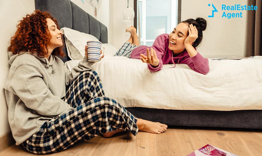 Não presuma que uma colega de quarto que parece não gostar de manter o apartamento limpo está fazendo