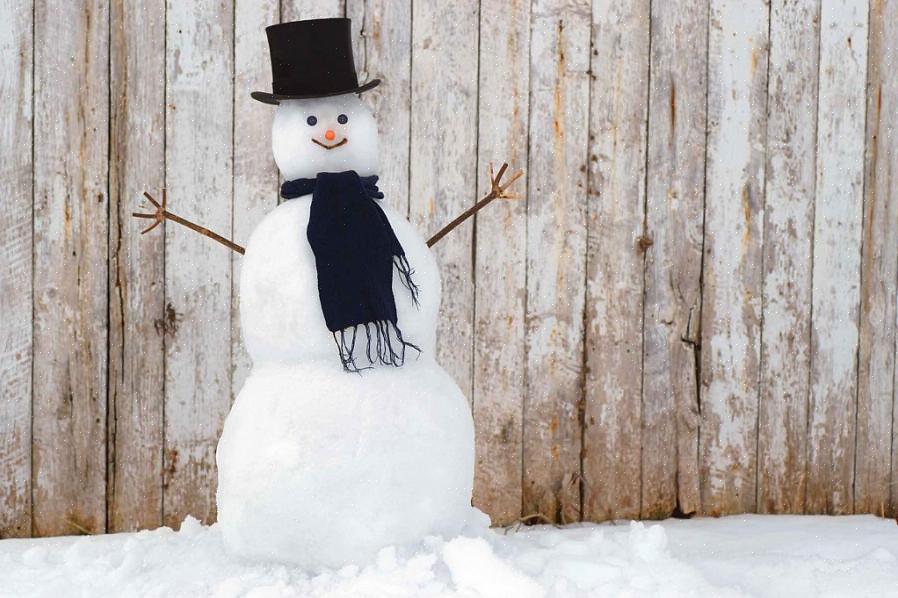 Você pode usar a mesma técnica para fazer um chapéu de boneco de neve (como acabou de ler acima) usando