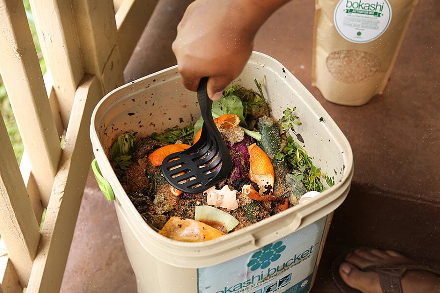 A compostagem do bokashi é categoricamente diferente de outras formas de compostagem