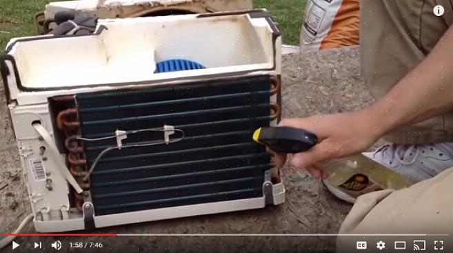 Um aparelho de ar condicionado montado na janela é uma ótima solução para vencer o calor do verão sem gastar